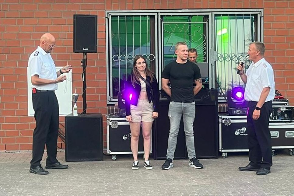 Das Nagelbalkenkönigspaar Vivien Becker und Thore Riepe.