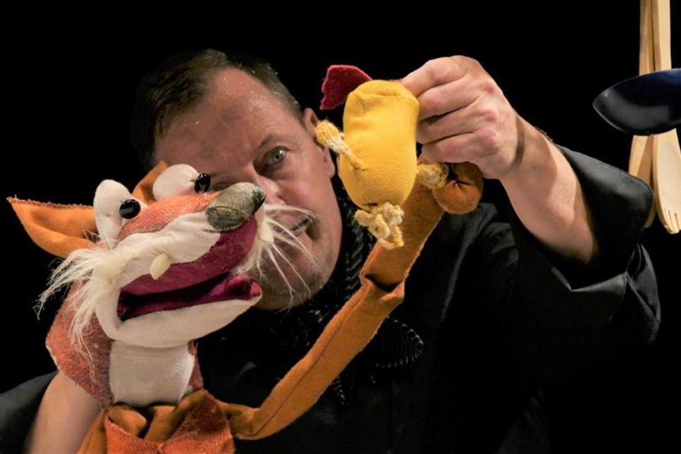 Mit seinen fantasievollen Inszenierungen gelingt es dem Theaterensemble immer wieder, kleine und große Zuschauer gleichermaßen zum Staunen, Lachen und Nachdenken zu bringen.