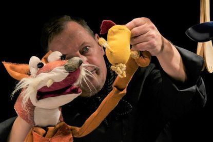 Mit seinen fantasievollen Inszenierungen gelingt es dem Theaterensemble immer wieder, kleine und große Zuschauer gleichermaßen zum Staunen, Lachen und Nachdenken zu bringen.