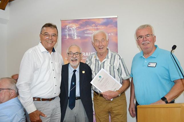 Bürgervorsteher Manfred Beckmann (links) mit Siegfried Müller, Gerhard Mascher und Seniorenbeiratsvorsitzender Jürgen Fischer.