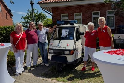 Der DRK-Ortsverein Bad Schwartau begeisterte mit dem kleinen Einsatzfahrzeug.