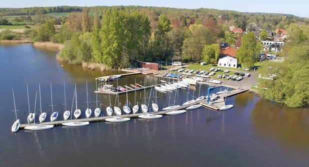 Starboote am Steg der SVMG am Kellersee