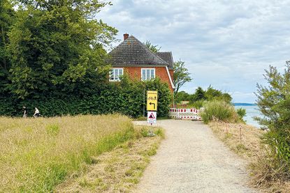 Brodtener Steilufer: Abriss Haus Seeblick aufgrund akuter Gefahrenlage noch im Februar