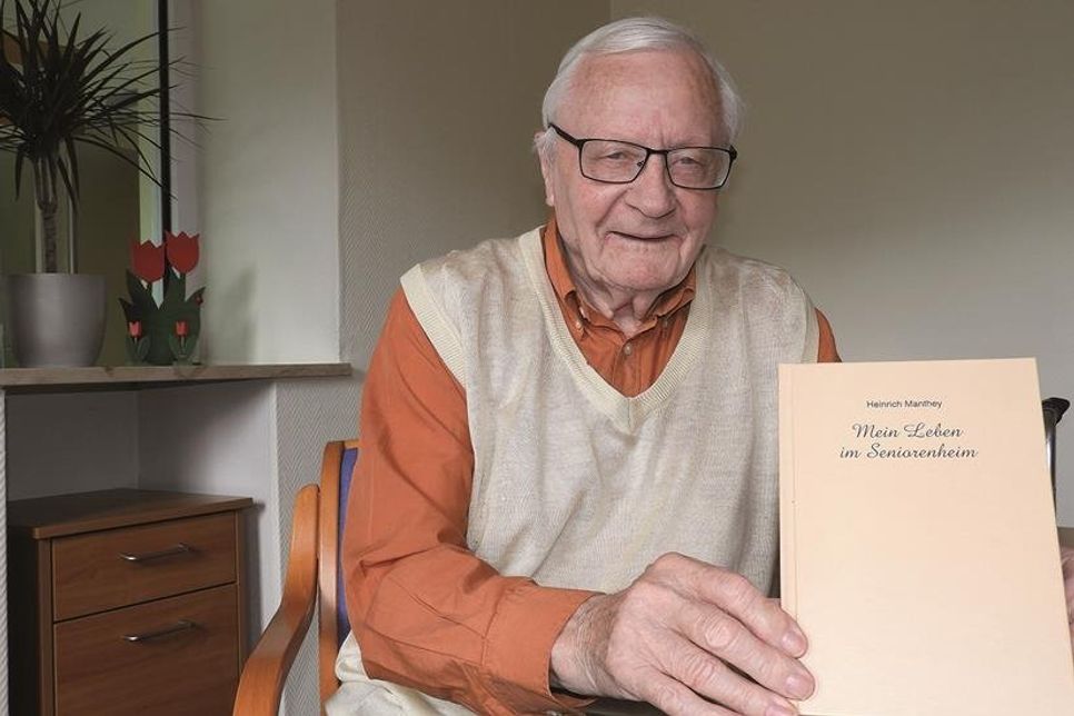 Heinrich Manthey schildert ungeschönt und ehrlich den Alltag im Seniorenheim aus seiner Sicht.