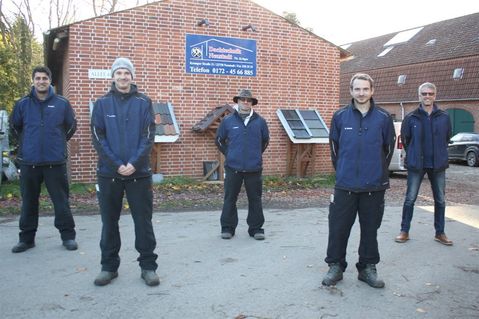 Das Team der Firma Dachtechnik Neustadt, rechts Inhaber Thomas Krüger.