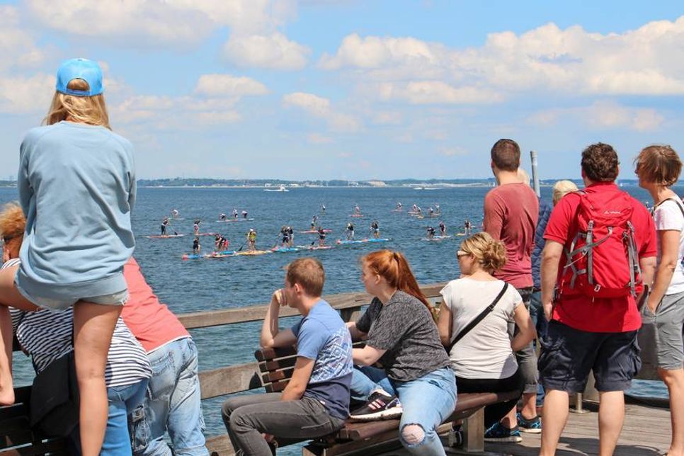 Die besten Plätze zum Gucken gab es auf der Seebrücke.