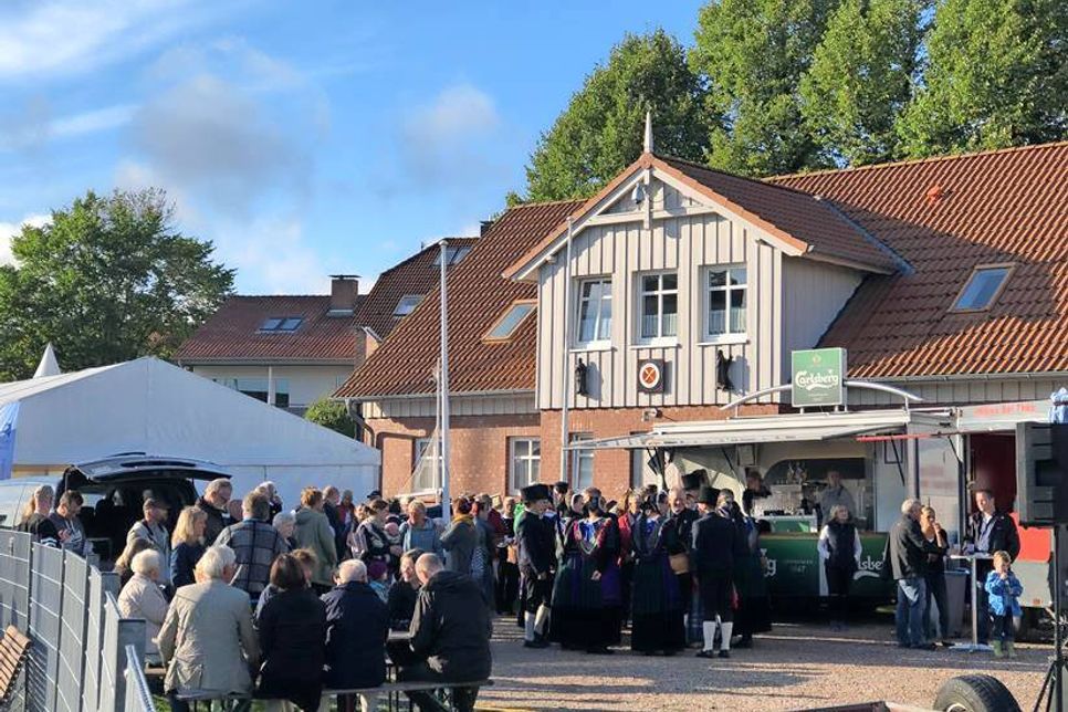 Viele Besucher verlebten einen fröhlichen Abend am Hafen.