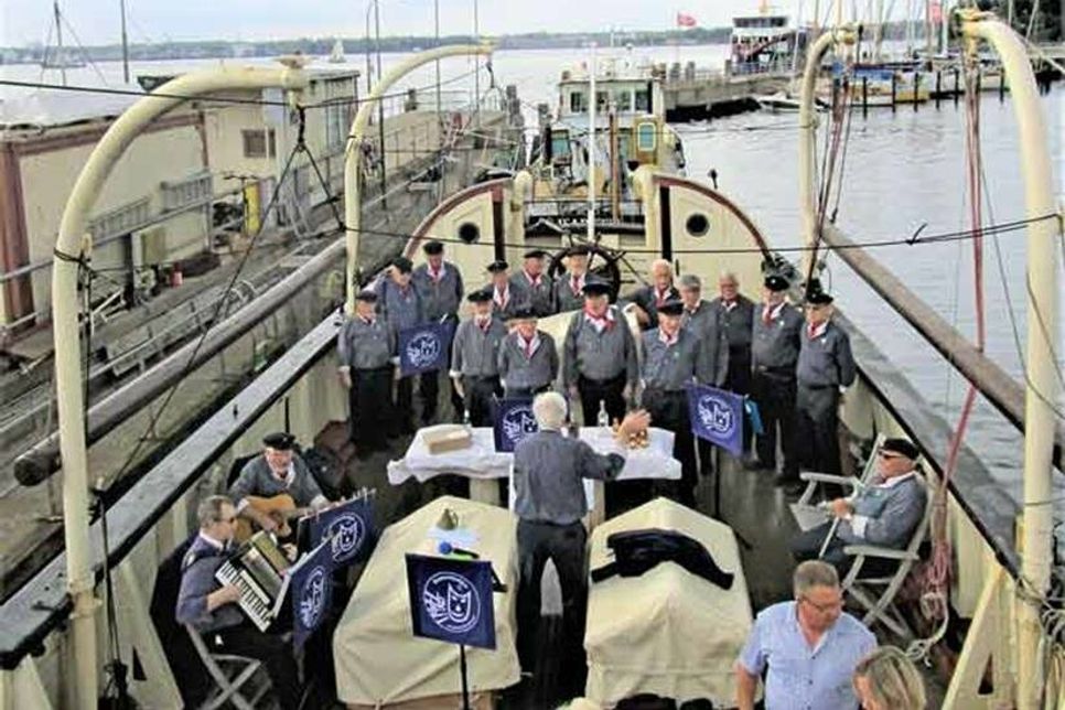 Seemannslieder vom Shantychor „De Brummelbuttjes“.