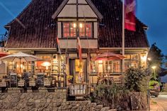 Restaurant, Bistro, Feinkost, Weinhandel und Weinbar - das alles findet der Feinschmecker seit 1988 in Neustadt an der Schiffbrücke 15.