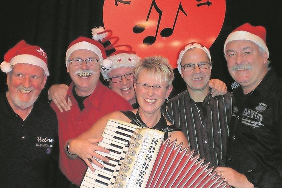 Heinrich Evers, Timmerhorst und das Uli-Rath-Brass-Quartett präsentieren „Wiehnacht an de Küst“.