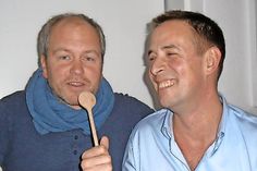 „Vorab-Interview“ zum 2. Kulturdinner: sky-Moderator Jens Westen (re.) im Gespräch mit dem 1. Vorsitzenden des Kinder- und Jugendnetzwerkes Mano Salokat.