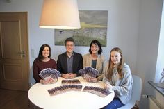 Tabea Braun (von links) und André Rosinski von der TALB präsentieren mit Silke Szymoniak und Jana Thomsen von der TSNT GmbH den neuen Veranstaltungskalender. (Foto: TSNT)