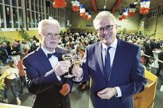 Der letzte gemeinsame Neujahrsempfang: Bürgervorsteher Peter Nelle (links) und Bürgermeister Volker Owerien freuten sich über eine überfüllte Turnhalle, die auch wunderschön und dem Anlass entsprechend hergerichtet wurde. Dafür dankte Owerien auch seiner Sekretärin Claudia Rieper und allen Mitwirkenden.