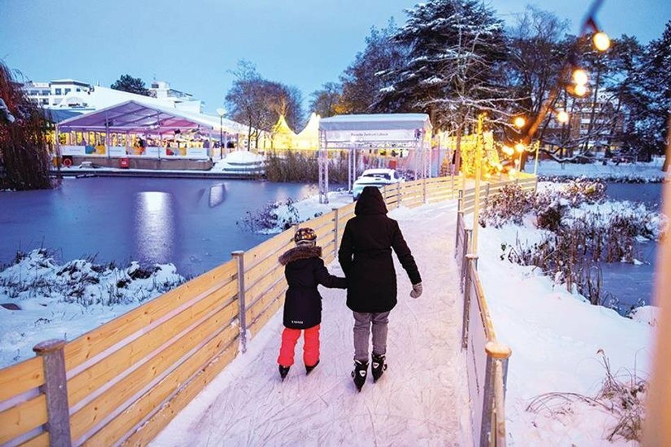 Die Eiswelt Scharbeutz mit ihrem Eisrundlauf geht in die Verlängerung und feiert am 11. Februar den Abschluss mit Showprogramm.