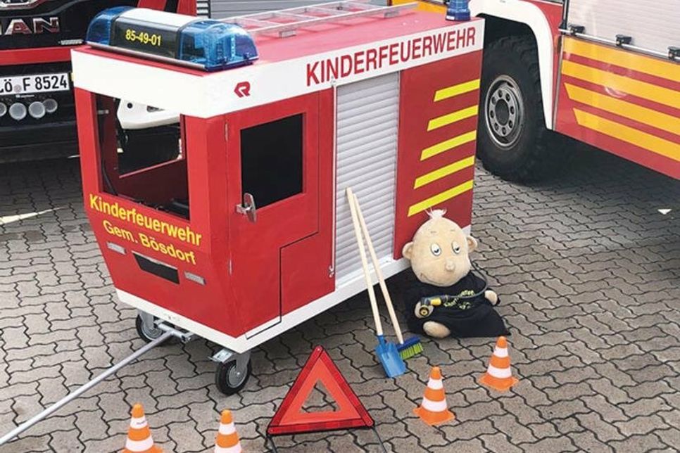 Das Kinderfeuerwehr-Fahrzeug der Gemeinde Bösdorf.
