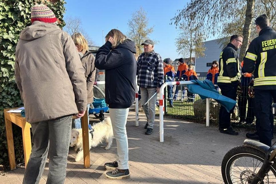 Am Bauamt in der Kirchhofsallee in Neustadt war der Start- und Zielpunkt des gemeinsamen Müllsammelns.
