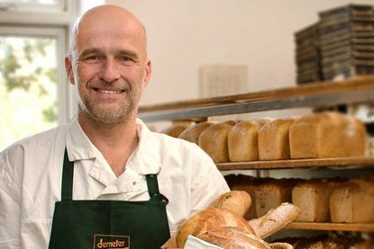 Als Naturkostverkäufer werden vielseitige Aufgaben übernommen.