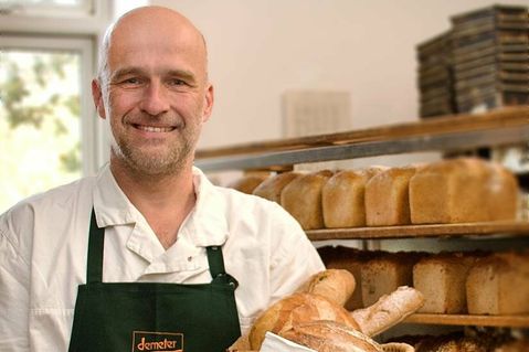 Als Naturkostverkäufer werden vielseitige Aufgaben übernommen.