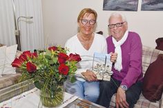 So jung wie die Gemeinde Timmendorfer Strand: Hilde Pomplun (75) mit ihrem Lebensgefährten Volker Westphal in ihrem Haus in der Hauptstraße.