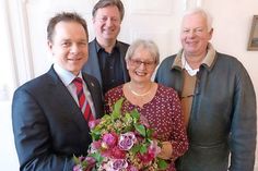 Verabschiedung und Einführung: Bürgermeister Carsten Behnk verabschiedete Gudrun Orlick nach zehn Jahren im Schiedsamt – ihre Nachfolge tritt ihr bisheriger Stellvertreter Klaus Mühlstädt an, Markus Selzener übt das Amt des stellvertretenden Schiedsmannes aus.