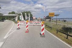Die Zufahrt zur Strandallee in Scharbeutz war an den beiden, langen Wochenenden schon vorsorglich gesperrt, weitere Straßensperrungen folgten am Pfingstmontag.