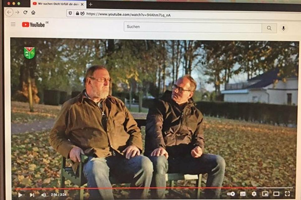 Bürgermeister Henning Frahm und sein Stellvertreter Bernhard Horstmann finden die richtigen Worte, um ihren „Gastgeber mit Herz“ anzusprechen.