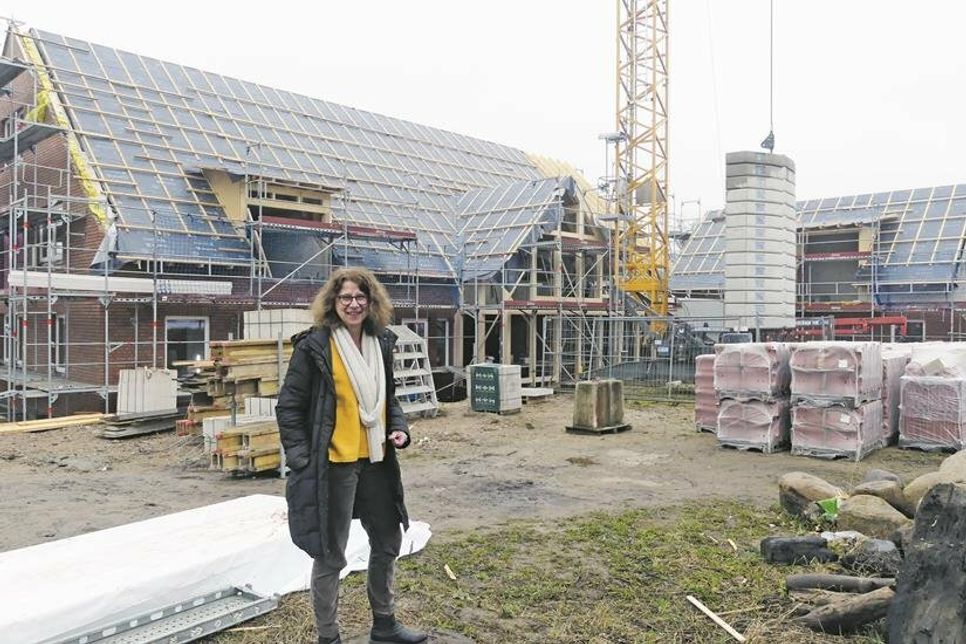 Andrea Kamps, die Geschäftsführerin des Eutiner Kinderschutzbundes, ist zuversichtlich, dass hier im Sommer schon die ersten Kinder spielen.