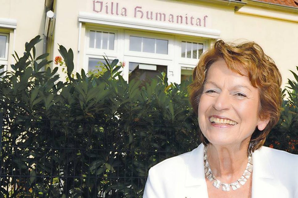 Für ihre Verdienste als 1. Vorsitzende der Alzheimer Gesellschaft Lübeck und Umgebung wurde Heidemarie Juhl-Damberg jetzt mit der Ehrennadel des Kreises Ostholstein ausgezeichnet. (Foto: der reporter/Archiv)