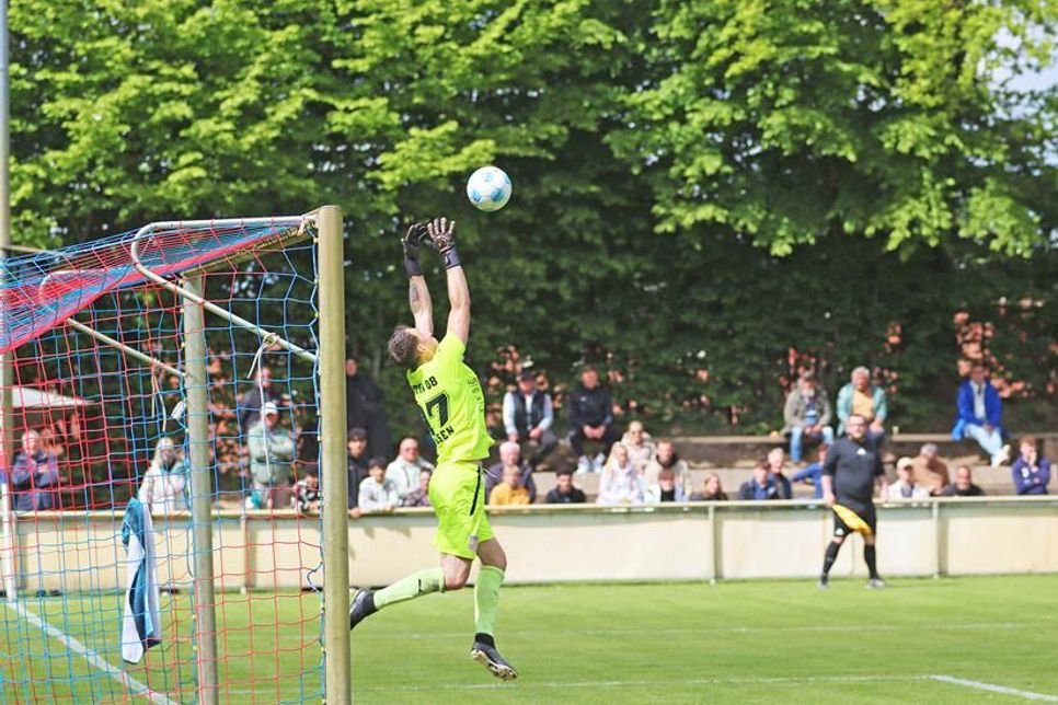 08-Keeper Denis Klassen bewies nicht nur in dieser Szene sein Können.