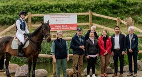 Vertreter des Pferdesport- und Fördervereins Süseler Baum sowie der Sparkasse Holstein und der Stiftungen der Sparkasse Holstein.