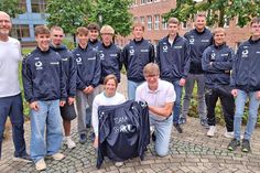 Am Montag wurde das „Team Schleswig-Holstein“ mit den traditionellen Landessiegerjacken ausgestattet. Neun Schüler des FSG fahren zum Bundesfinale nach Berlin.