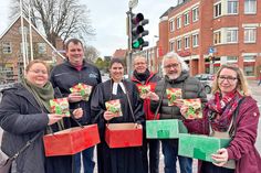 Laden zur „Pop-up-Church“ an der Kreuzung am Garnkorb ein (v.l.): Eva Rahnenführer, Hannes Bohnhoff, Carolin Lilienthal, Carsten Berthold-Clausen, Jürgen Faehling und Yasmin Glatthor.
