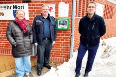 Erneute Förderung durch Bluhme Jebsen Stiftung: Stockelsdorfs Feuerwehrgerätehäuser nun alle mit mobilen Defibrillatoren ausgestattet
