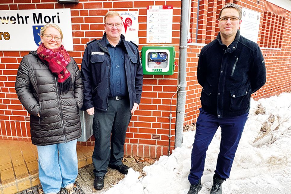 Erneute Förderung durch Bluhme Jebsen Stiftung: Stockelsdorfs Feuerwehrgerätehäuser nun alle mit mobilen Defibrillatoren ausgestattet