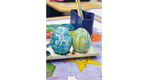 GGS-Strand Europaschule und Jugendfeuerwehr Timmendorfer Strand: Gemeinsames Ostereier bemalen