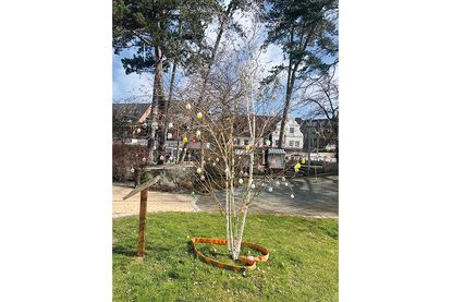 GGS-Strand Europaschule und Jugendfeuerwehr Timmendorfer Strand: Gemeinsames Ostereier bemalen