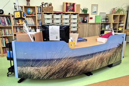 Der Ausleih-Schreibtisch des Bücherhafens.