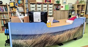 Der Ausleih-Schreibtisch des Bücherhafens.