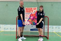 Die Floorball-Trainer des TSV Neustadt, Oliver Scheplitz und Jasmin Stopfkuchen, freuen sich auf das sportliche Wochenende mit der Summer Warm-up Party