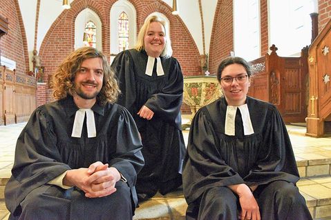 Herr de Boor, Pastorin Gangi-Juny und Pastorin Schmitt.