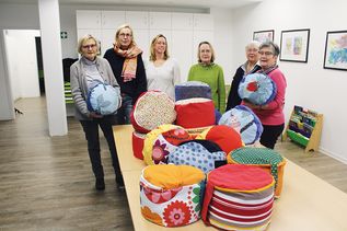 Upcycling-Projekt des Lebenshilfe-Nähtreffs: Sitzkissen aus für den guten Zweck