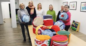 Upcycling-Projekt des Lebenshilfe-Nähtreffs: Sitzkissen aus für den guten Zweck