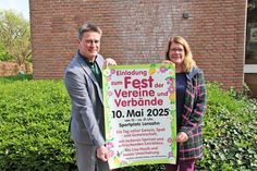 Bürgermeister Michael Robien und Petra Rathje (Organisation)
