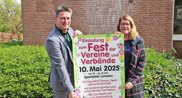 Bürgermeister Michael Robien und Petra Rathje (Organisation)
