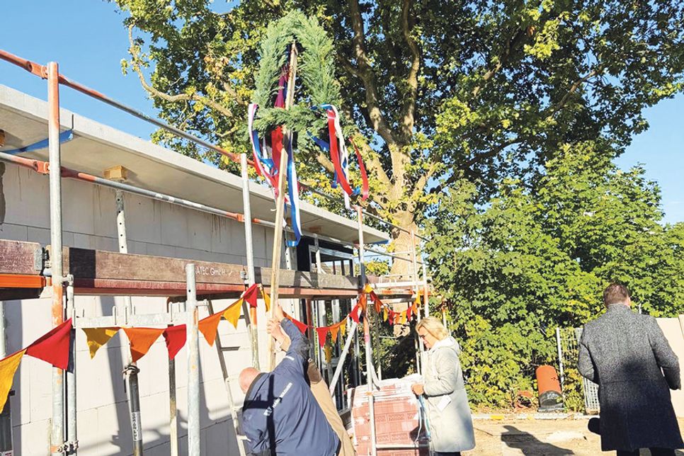 Gemeinde investiert rund 1,7 Millionen Euro: Richtfest für die Erweiterung der Kita „Sonnenstrahl“ in Ratekau