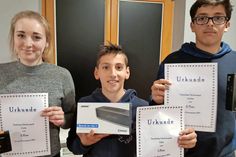 Die Sieger der „Red Corner“ Winter Games nahmen ihre Preise, eine Bose Blue Tooth Box, Beats Kopfhörer und einen Amazongutschein, mit einem Riesenlächeln entgegen und bedankten sich.