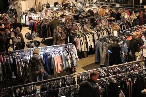 Ein Besuch beim Lagerverkauf garantiert absolute Preisknüller auf Lieblingsdesignermarken.