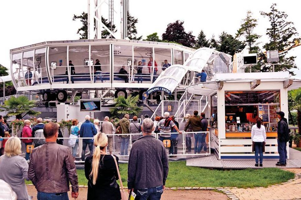 Erster Andrang herrschte bereits zur Eröffnung des Skyliners. Bis zum 24. Juli sind die Fahrten in luftige Höhe täglich zwischen 11 und 22 Uhr möglich. (Foto: René Kleinschmidt)