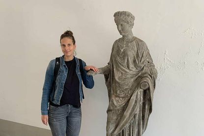 Von Frau zu Frau: Kristina Kolbe mit ihrer neuen Freundin beim Händchen halten.