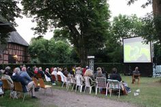 Mit dem Kinofilm „Das grüne Wunder - Unser Wald“ des bekannten Naturfilmers Jan Haft startet der Freundeskreis Pfarrhof Schönwalde am 20. August um 20 Uhr in den Kino-Sommer 2022. Der Film ist eine wissenschaftlich exakte und emotional packende Einladung, die aufregenden Lebensformen unseres Waldes mit geschärftem Bewusstsein neu zu entdecken.